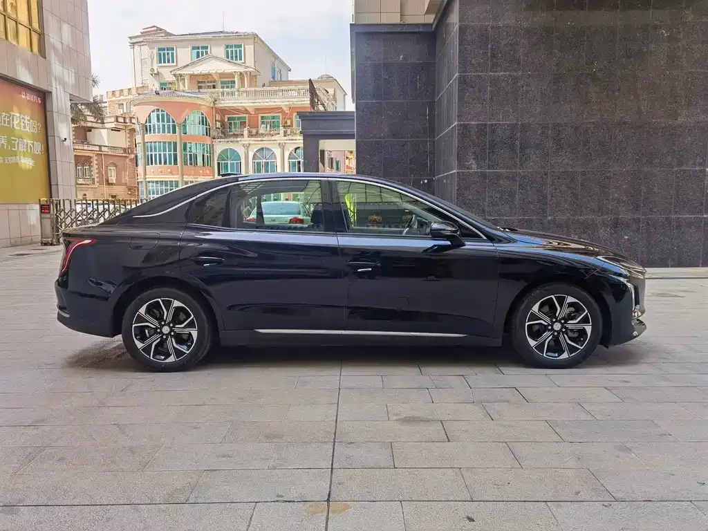 Hongqi E-QM5 — фото 3
