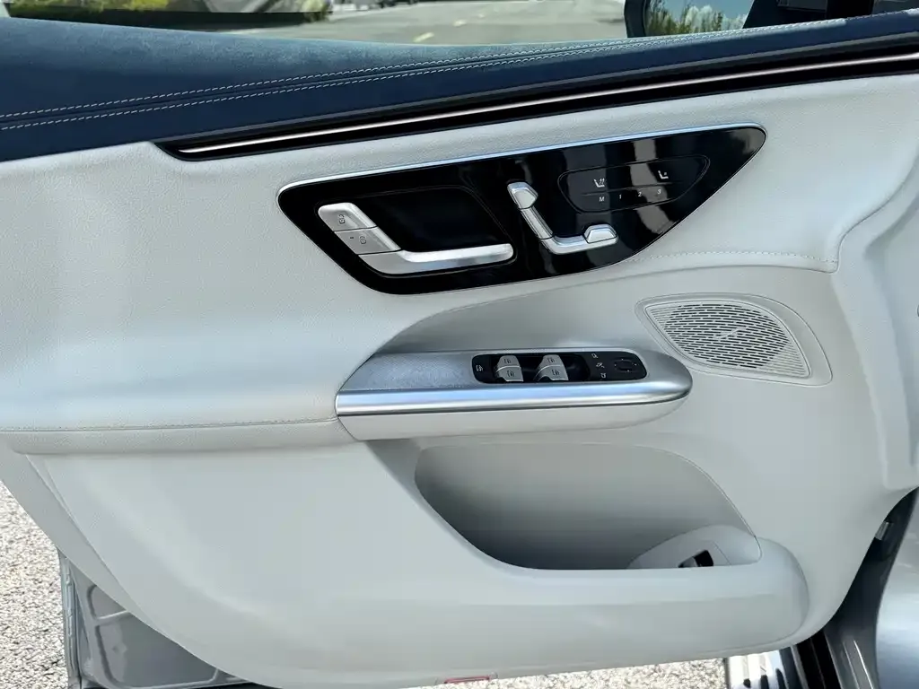 Mercedes-Benz EQE SUV — фото 3