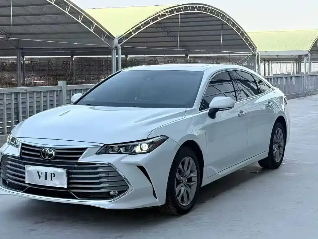Toyota Avalon — фото 1