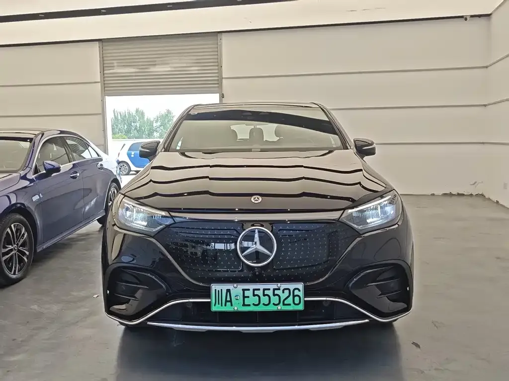 Mercedes-Benz EQE SUV — фото 9