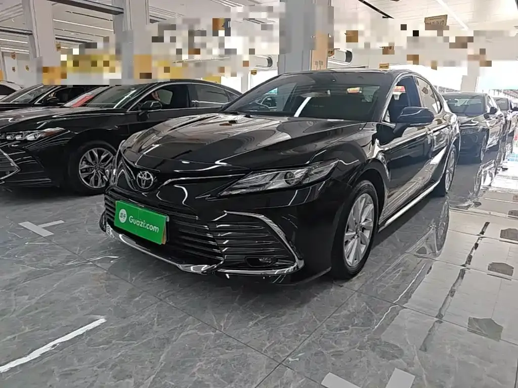 Toyota Camry — фото 1