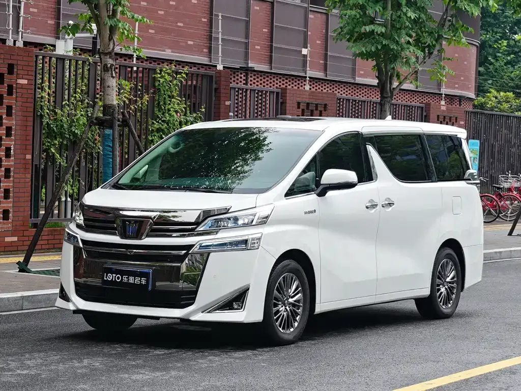 Toyota Vellfire — фото 1