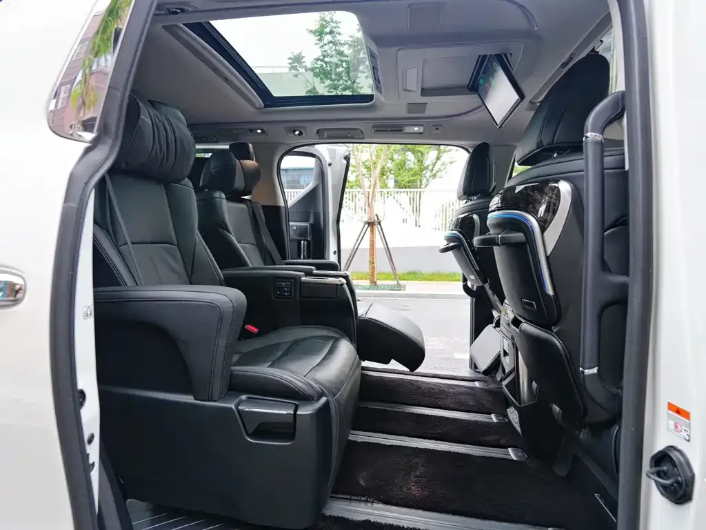 Toyota Vellfire — фото 4