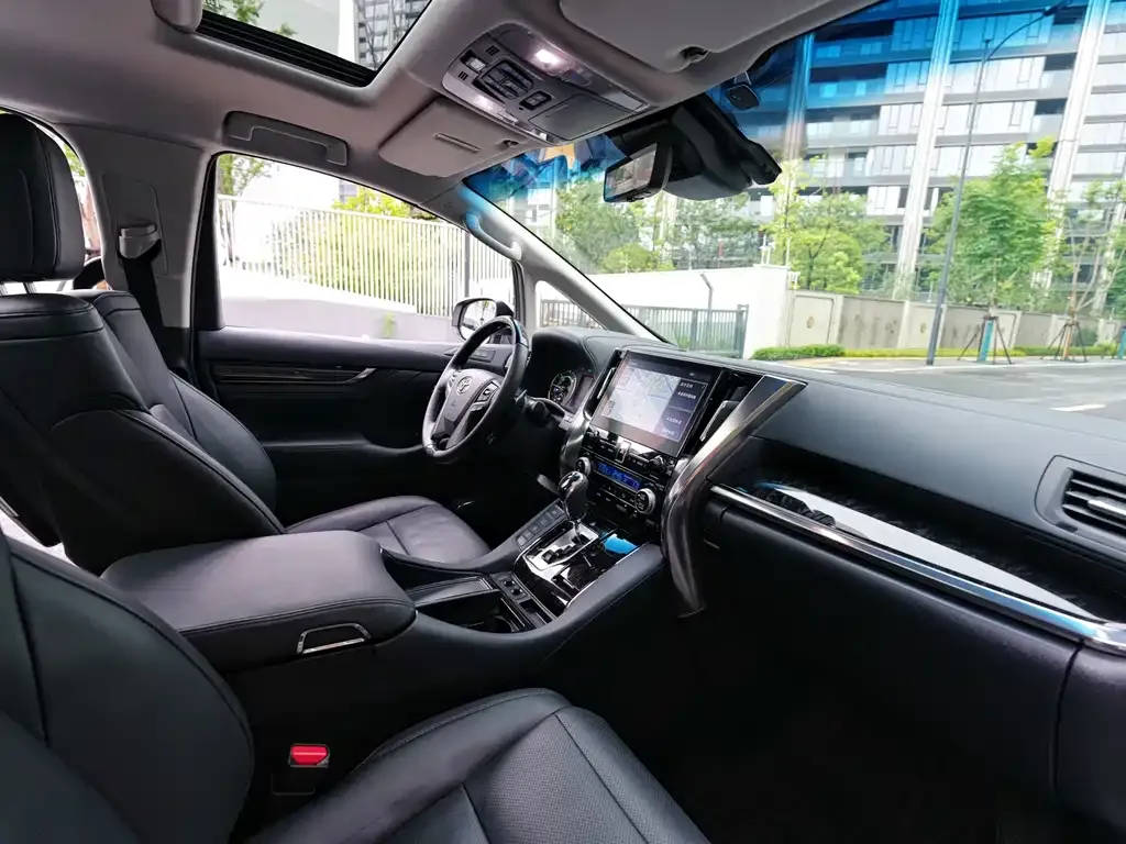 Toyota Vellfire — фото 5