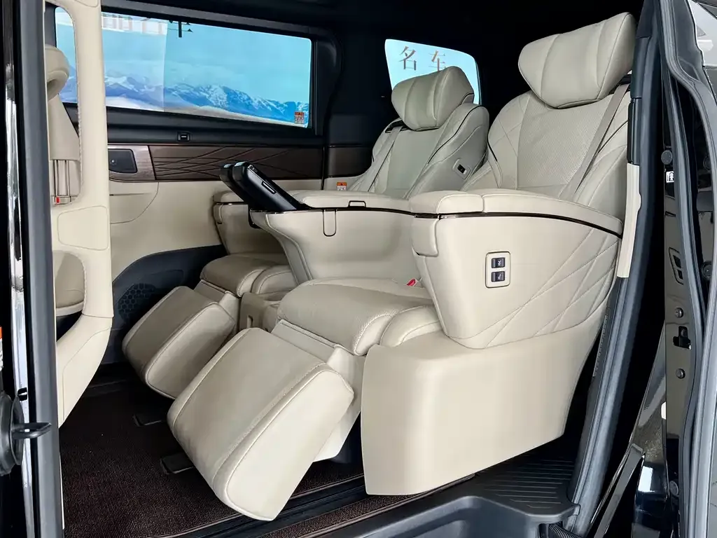 Toyota Alphard — фото 4