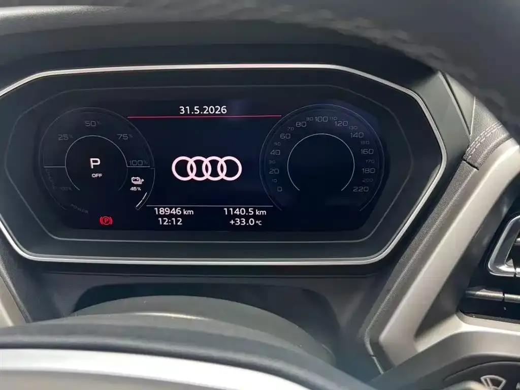 Audi Q4 e-tron — фото 2