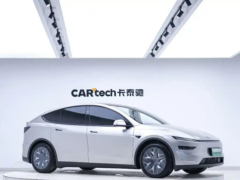 Tesla Model Y L — фото 10