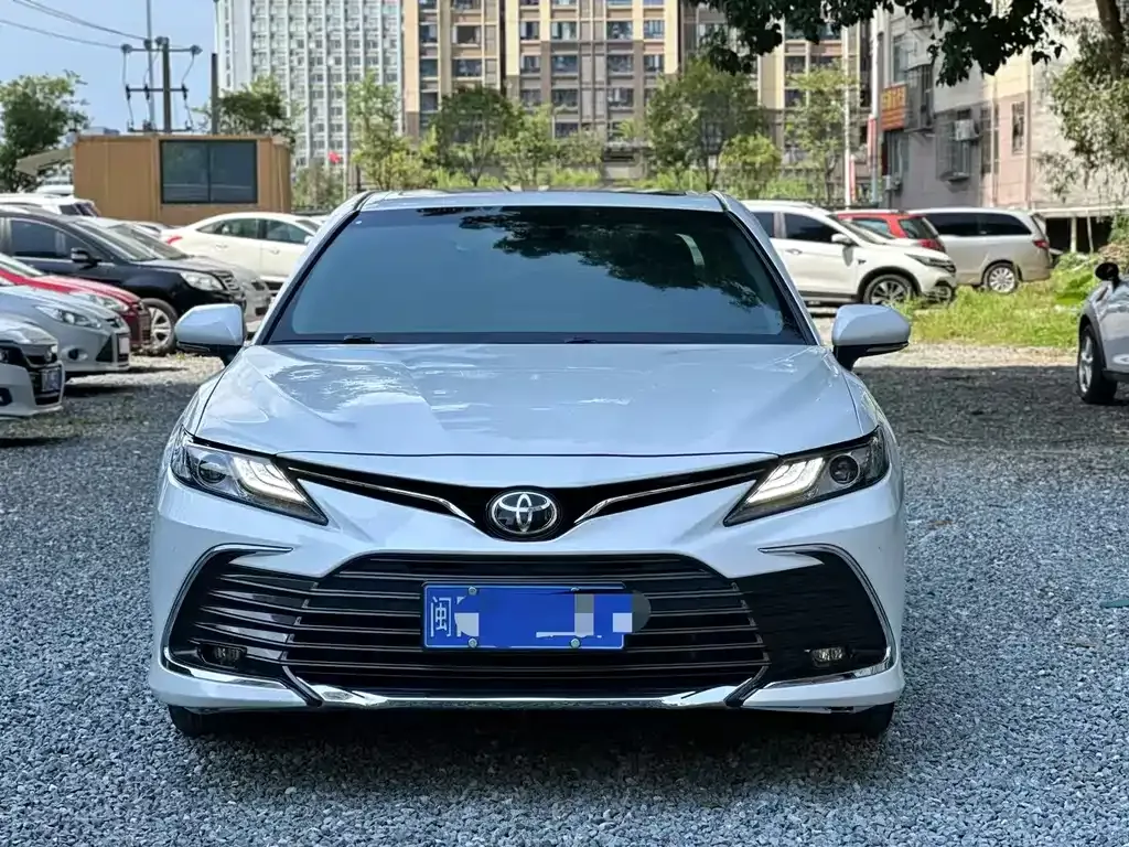 Toyota Camry — фото 4