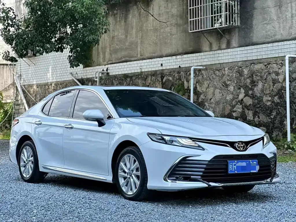 Toyota Camry — фото 5
