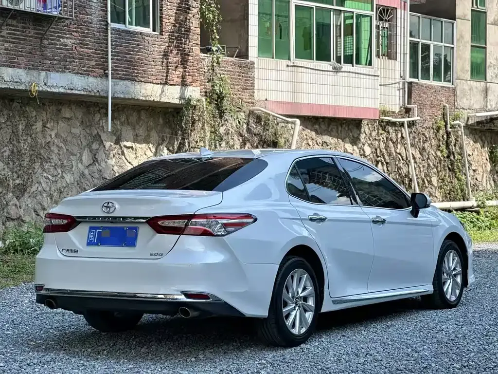 Toyota Camry — фото 8