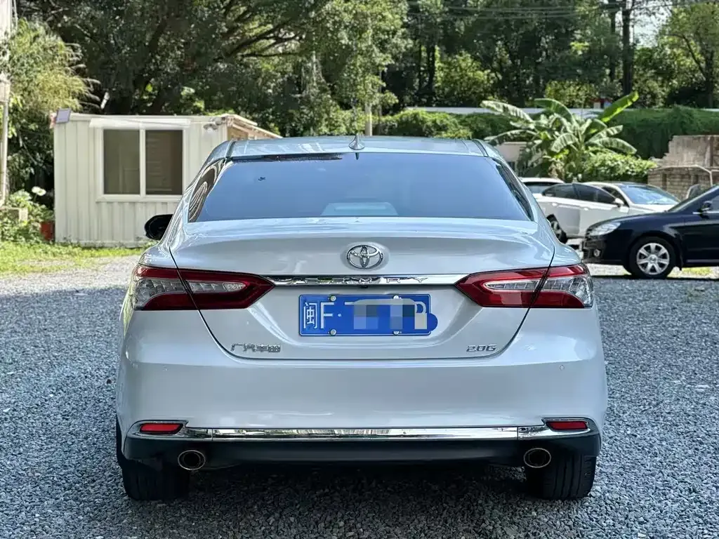 Toyota Camry — фото 9