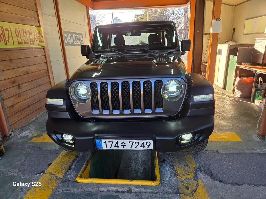 Jeep Wrangler — фото 1