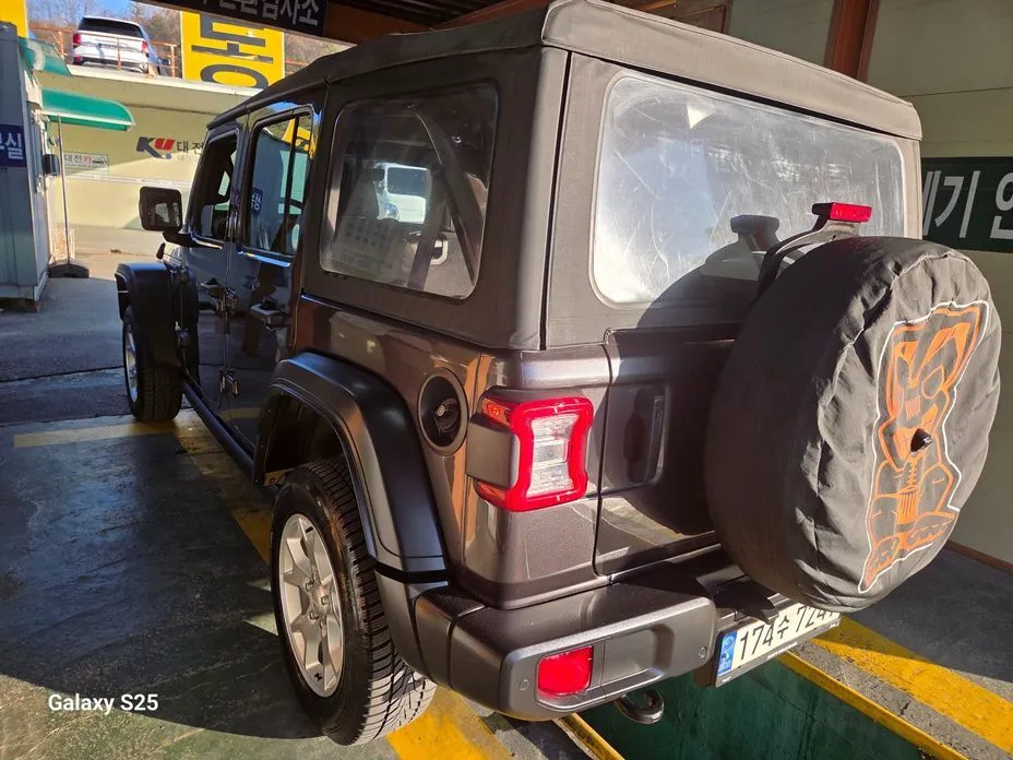 Jeep Wrangler — фото 8