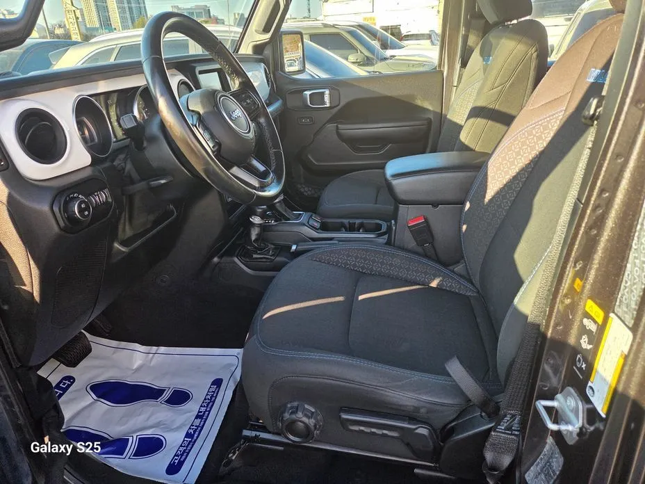 Jeep Wrangler — фото 7