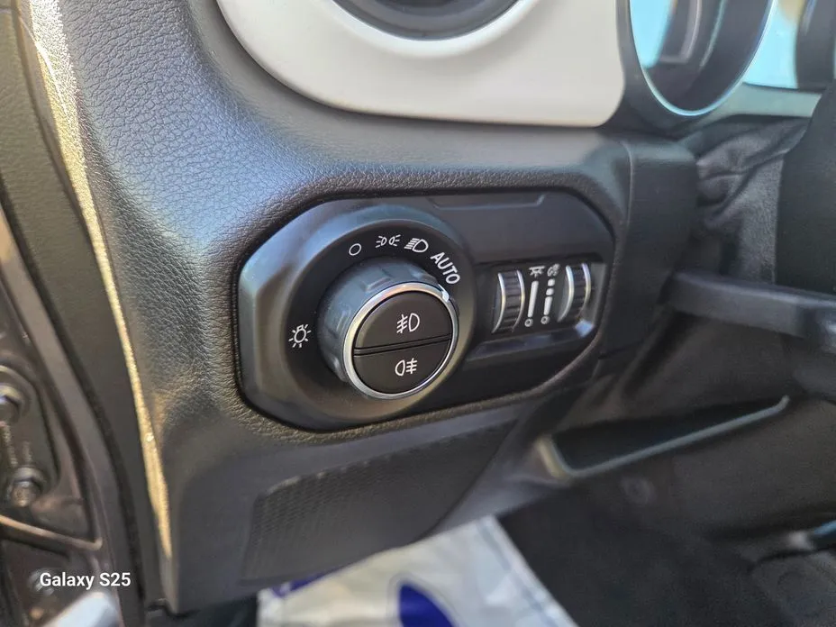 Jeep Wrangler — фото 2