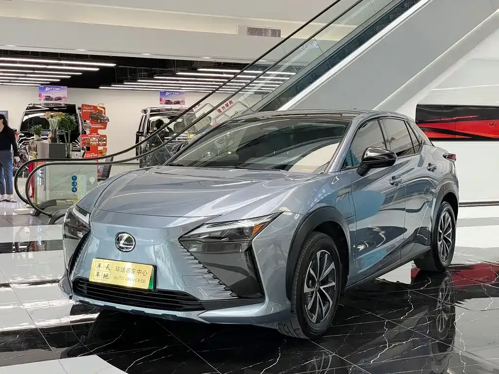 Lexus RZ — фото 1