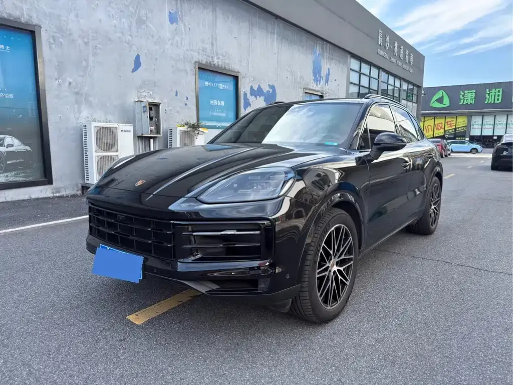 Porsche Cayenne — фото 1