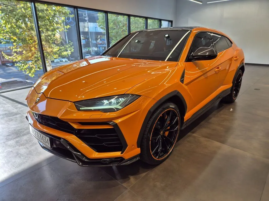 Lamborghini Urus — фото 1