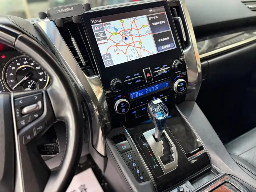 Toyota Alphard — фото 4
