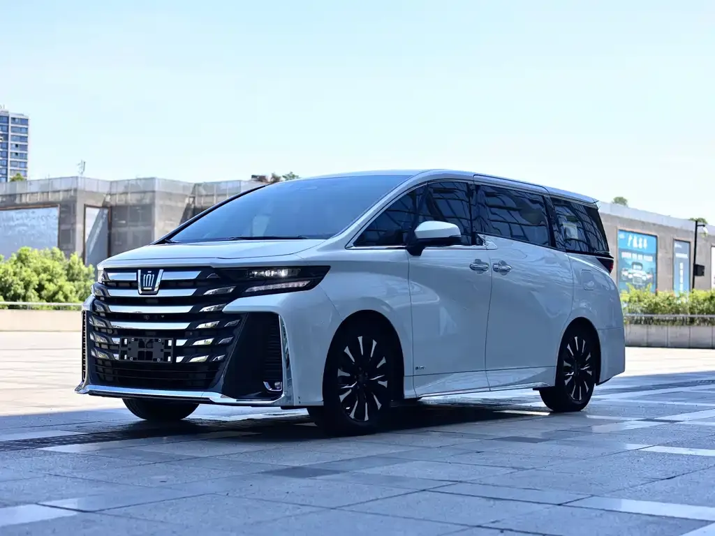 Toyota Vellfire — фото 1