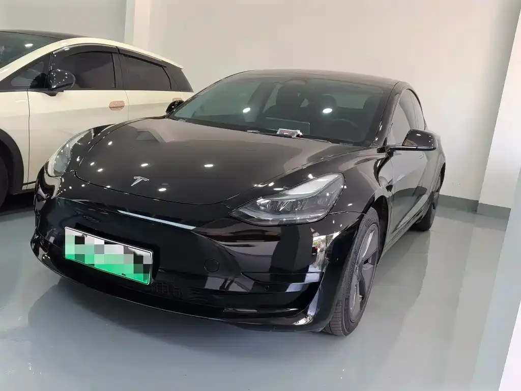 Tesla Model 3 — фото 1