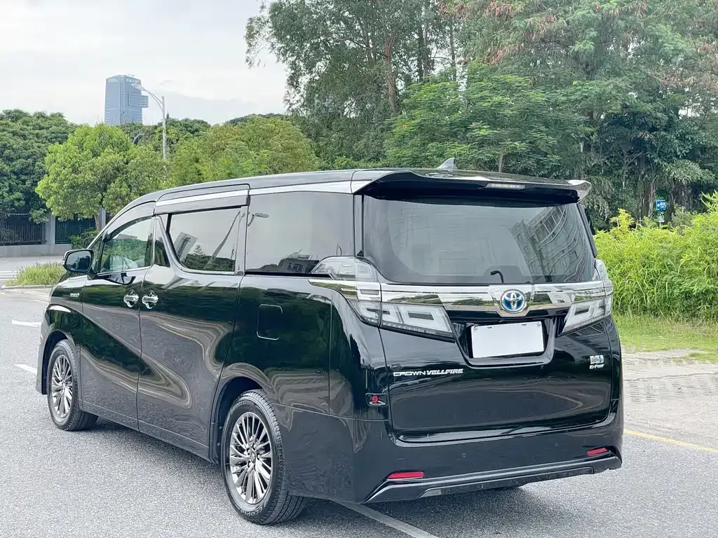 Toyota Vellfire — фото 10