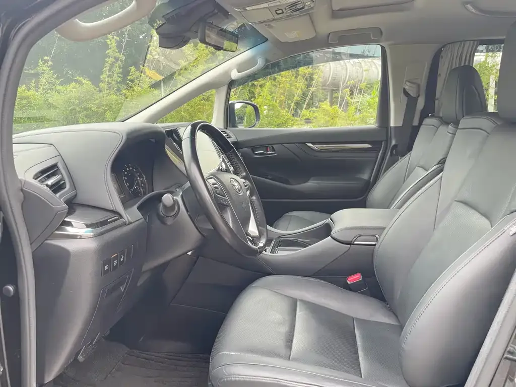Toyota Vellfire — фото 4
