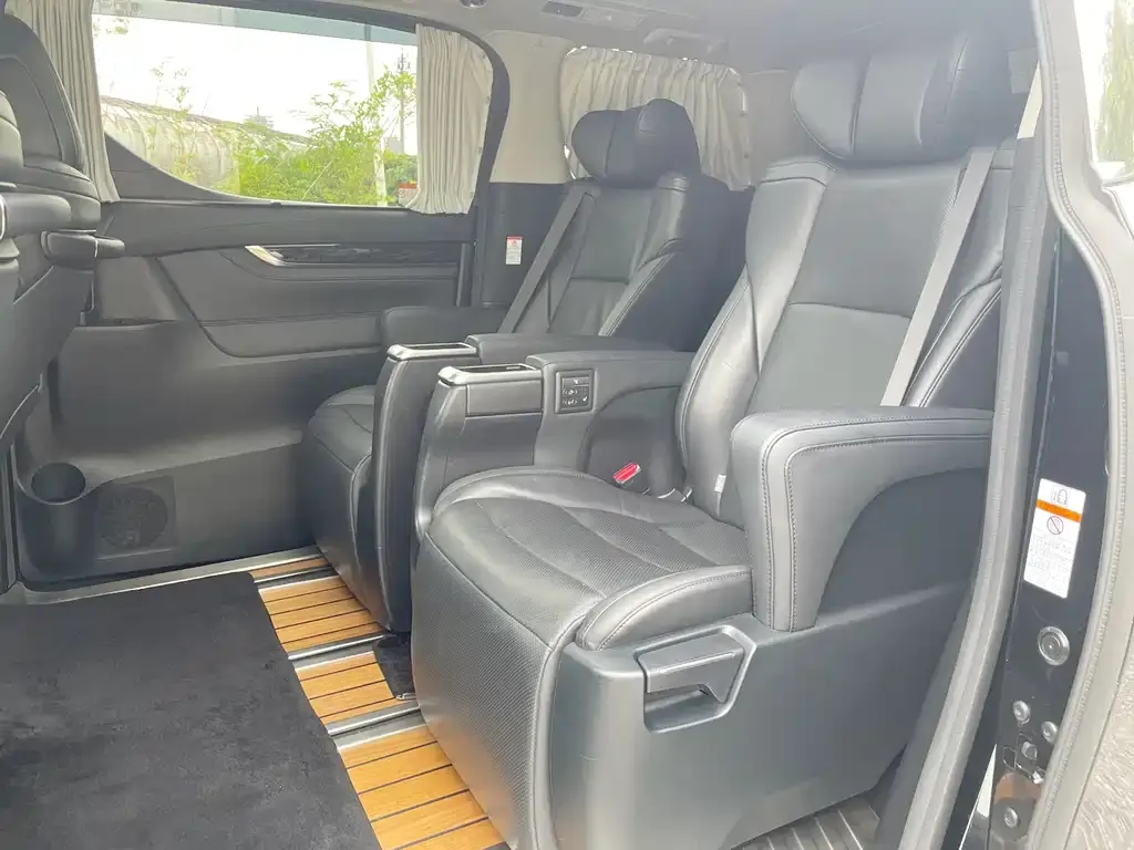 Toyota Vellfire — фото 6