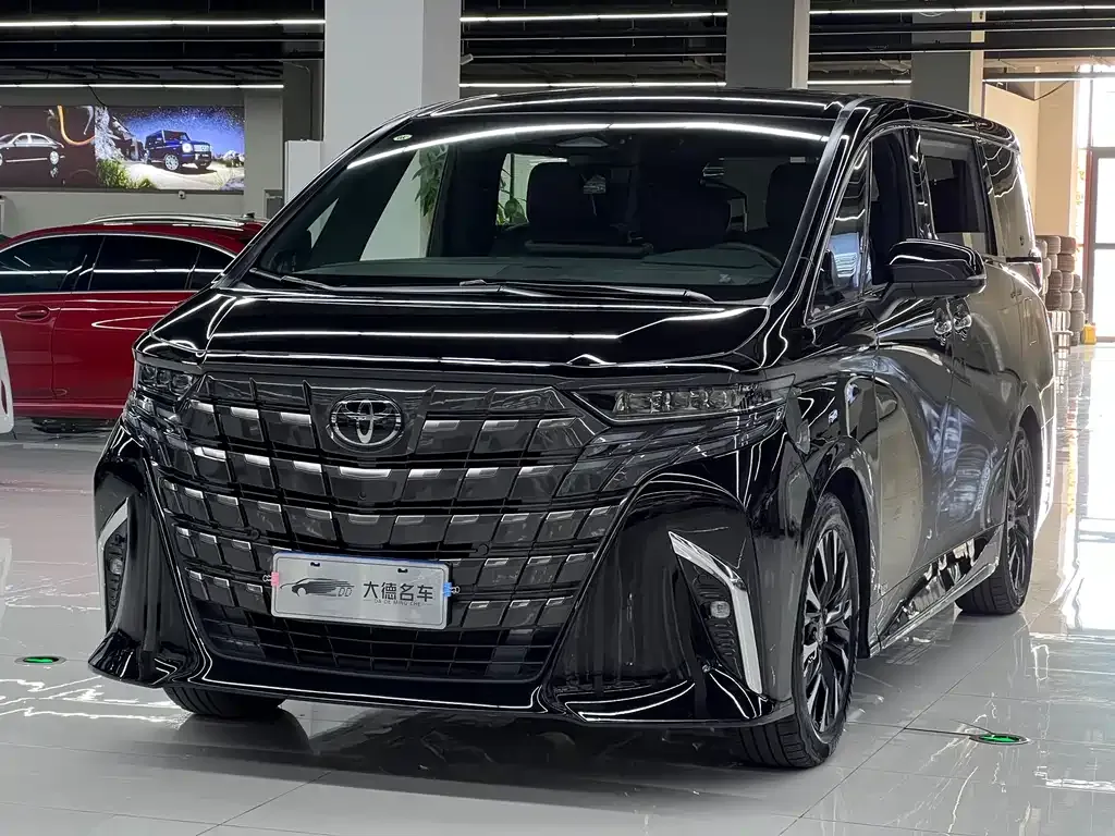 Toyota Alphard — фото 1