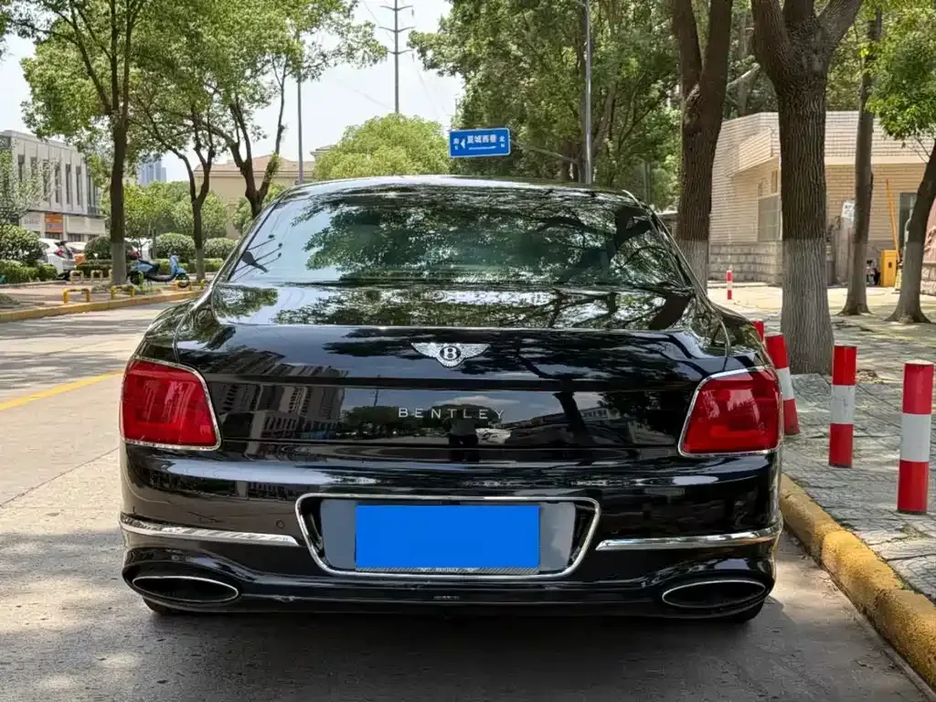 Bentley Flying Spur — фото 4