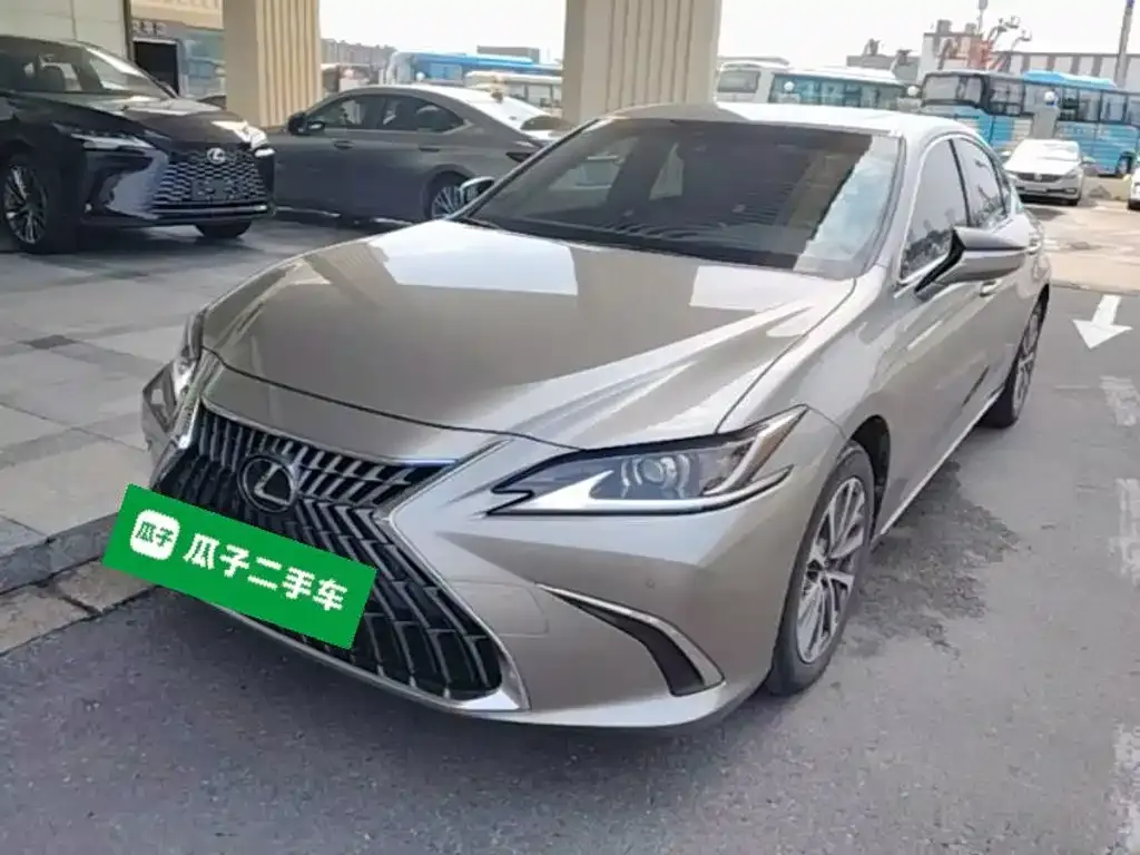 Lexus ES — фото 1