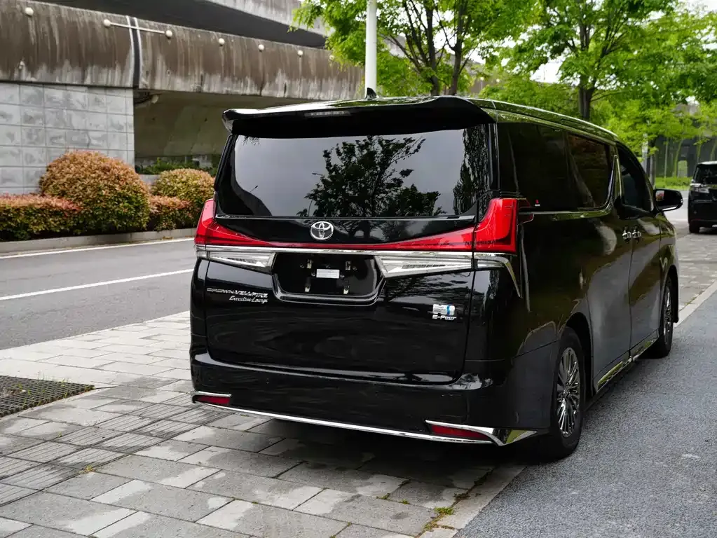 Toyota Vellfire — фото 4