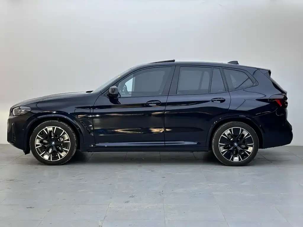 BMW iX3 — фото 6