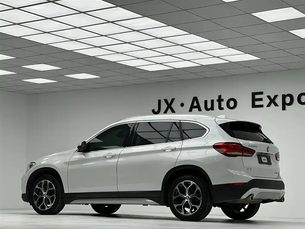 BMW X1 — фото 9