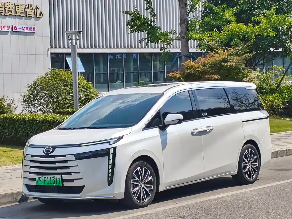 GAC Motor 传祺E8 PHEV — фото 1