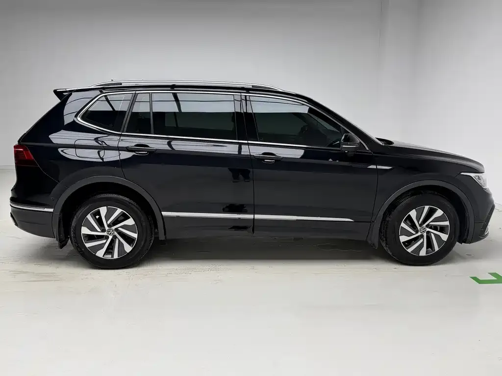 Volkswagen Tiguan L PHEV — фото 3