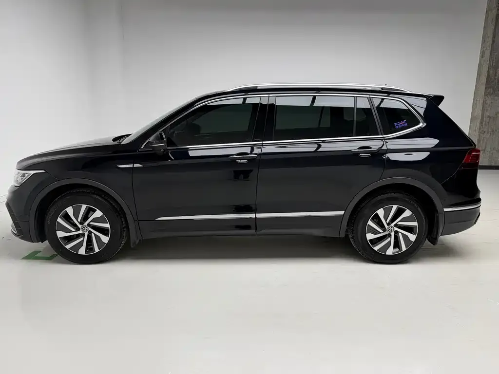 Volkswagen Tiguan L PHEV — фото 6
