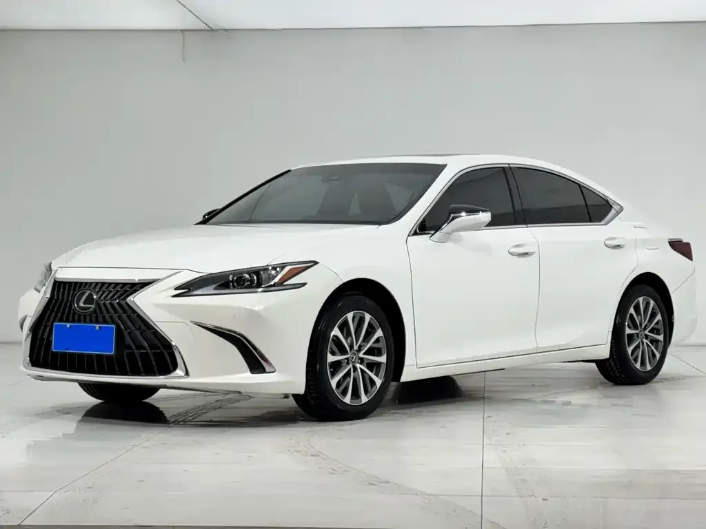 Lexus ES — фото 1