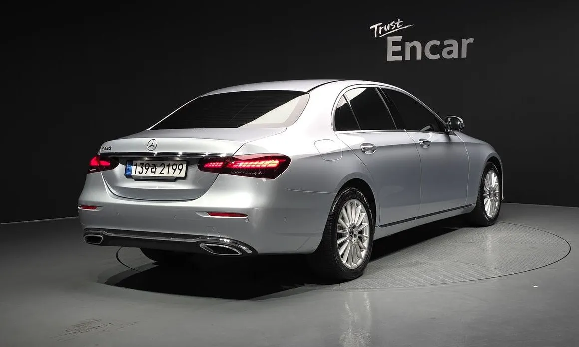 Mercedes-Benz E-Class — фото 10