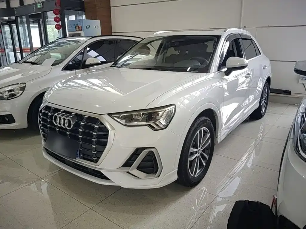 Audi Q3 — фото 1