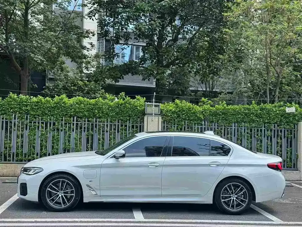 BMW 5 Series New Energy — фото 7