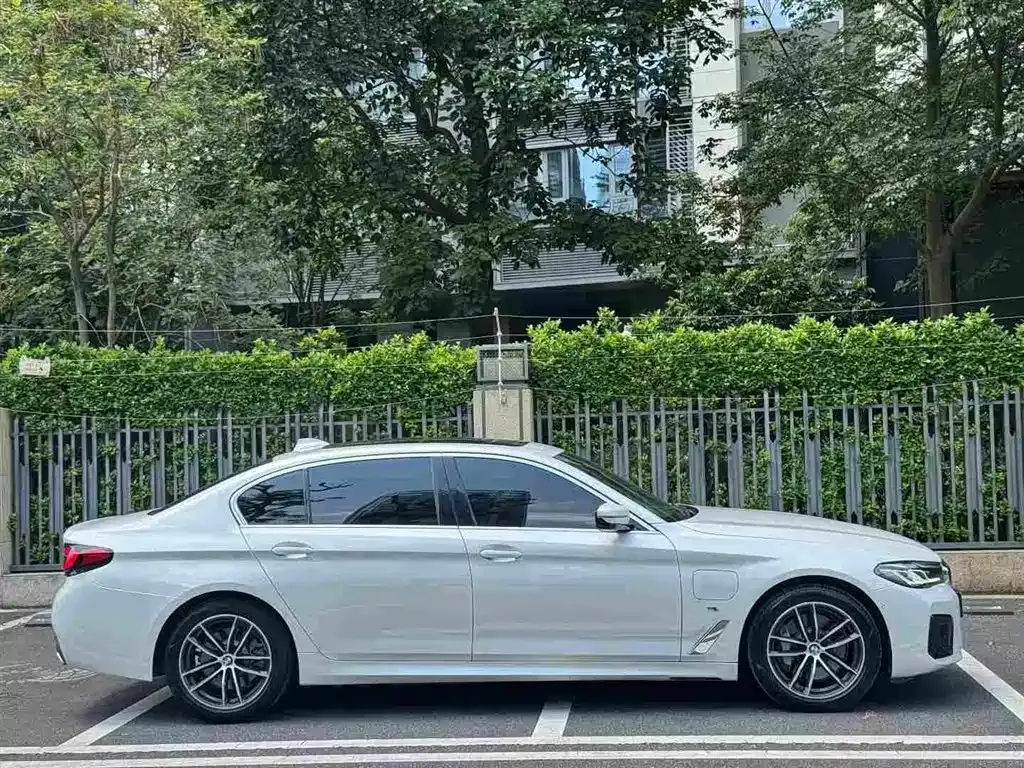 BMW 5 Series New Energy — фото 10