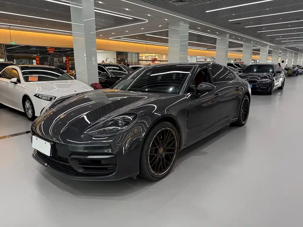 Porsche Panamera — фото 1