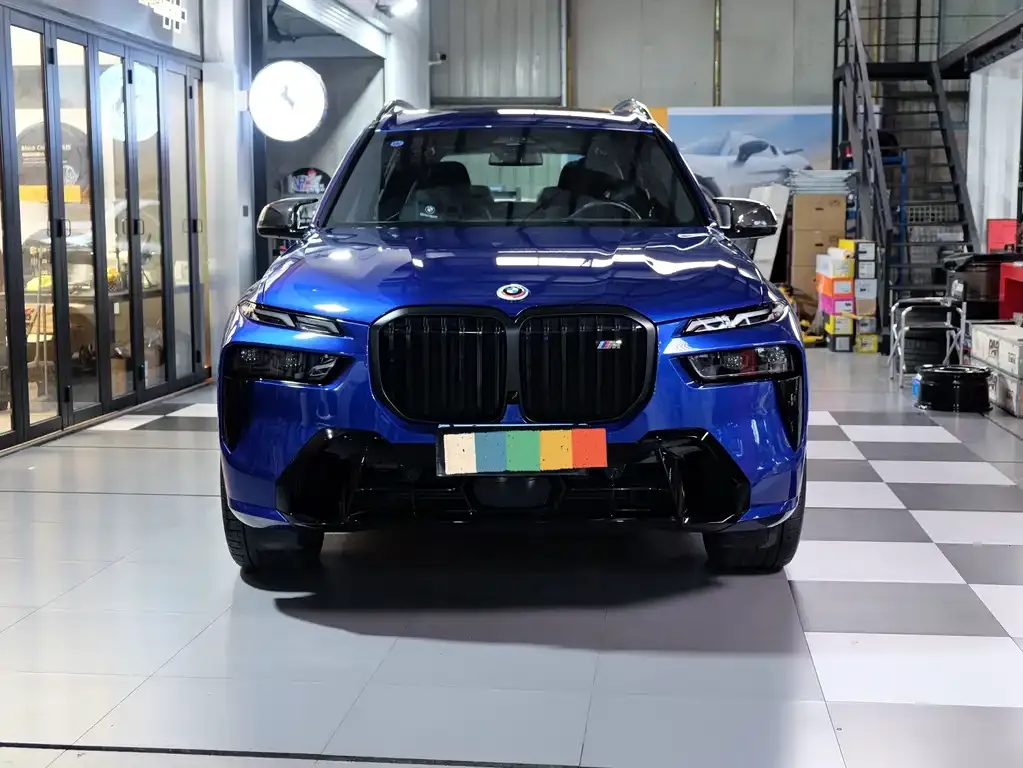 BMW X7 M60i — фото 9