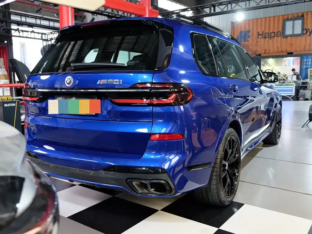 BMW X7 M60i — фото 10