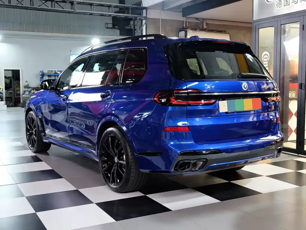 BMW X7 M60i — фото 7