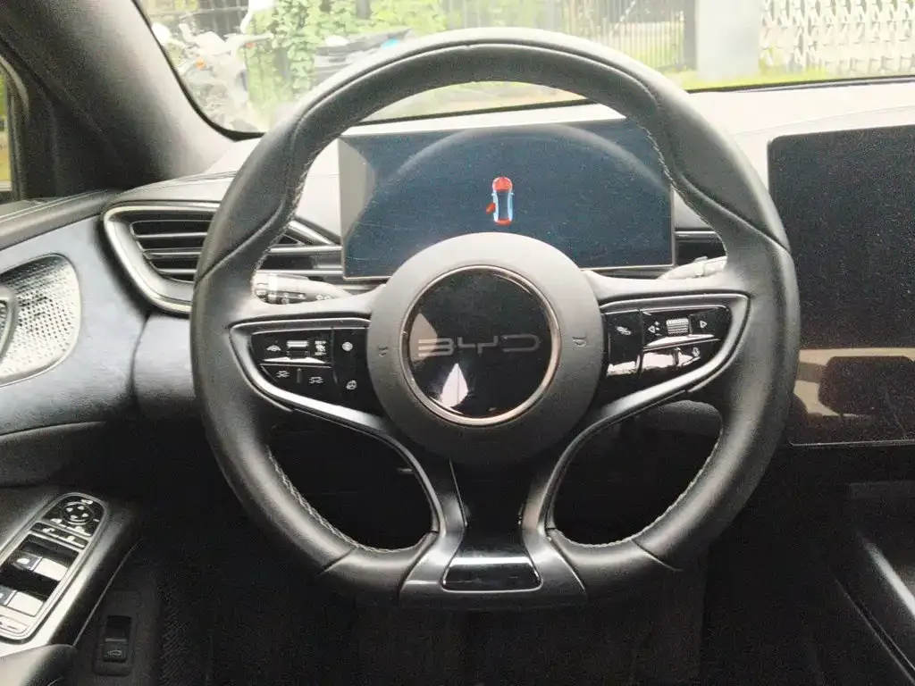 BYD Seal — фото 8