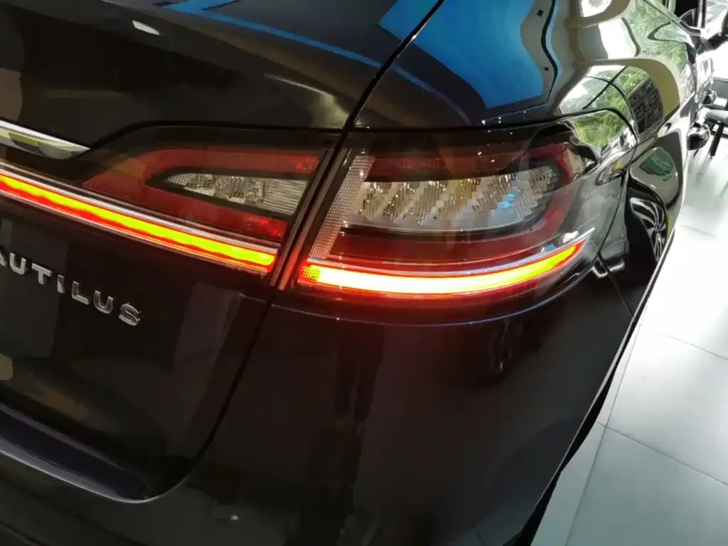 Lincoln Nautilus — фото 3