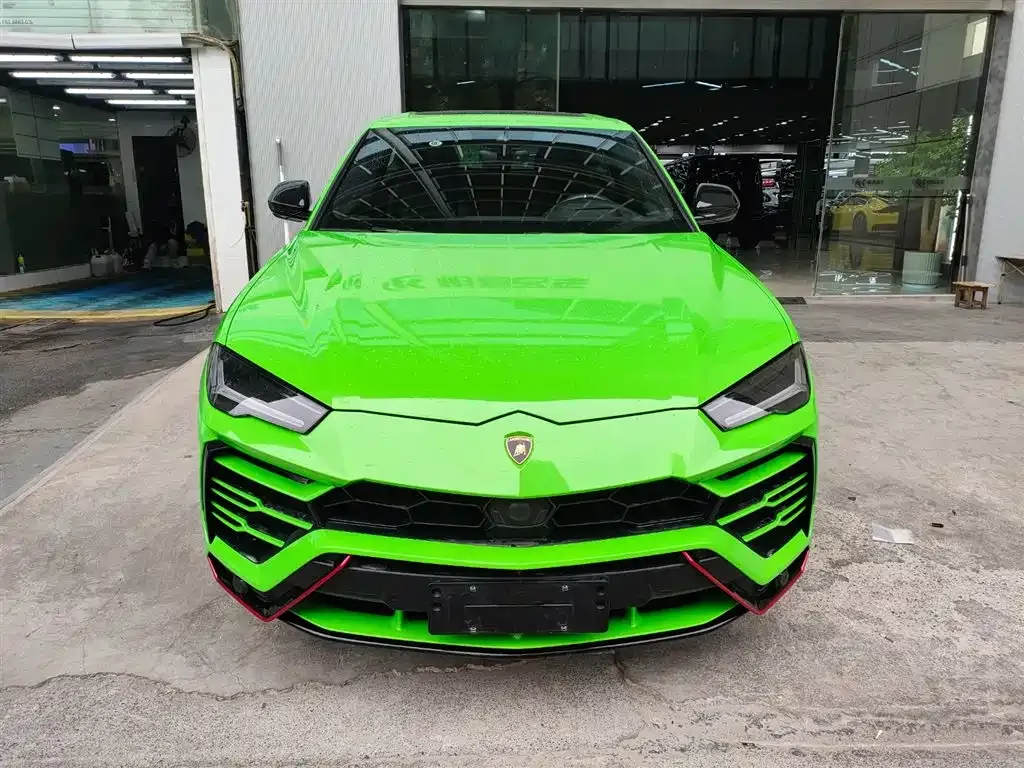 Lamborghini Urus — фото 1
