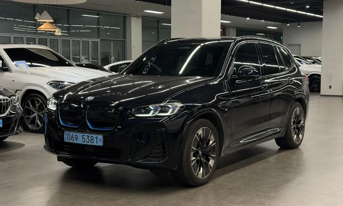 BMW iX3 — фото 1